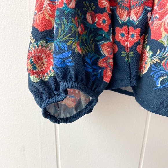 floral printed, turtleneck style top - Picture 6 of 9